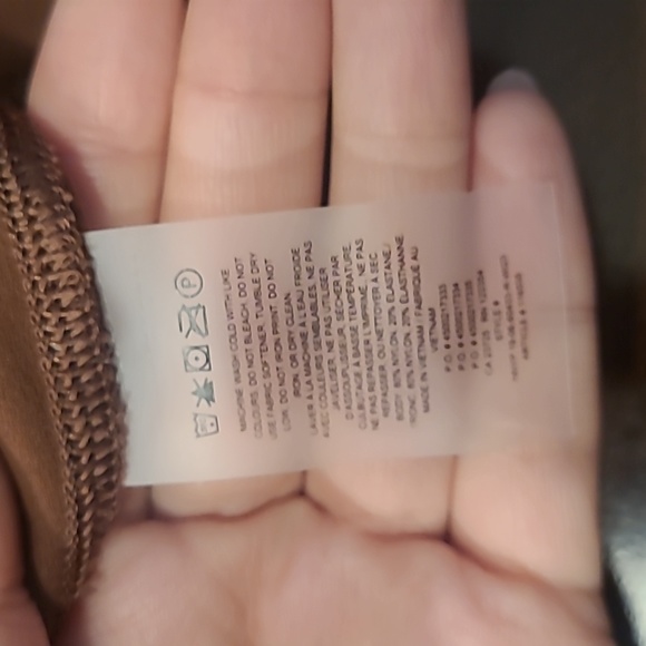 Aritzia TNA Cheeky Ankle Leggings (epicurean brown) - Picture 12 of 13